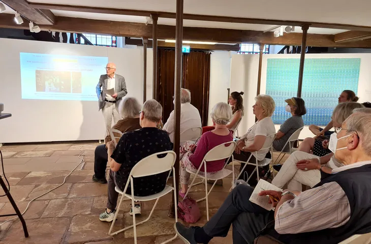 satellit event: lotte hoffmann nachmittag 1 peter schmitt, beirat lotte hofmann gedächtnisstiftung für textilkunst in deutschland, in der textilsammlung max berk heidelberg